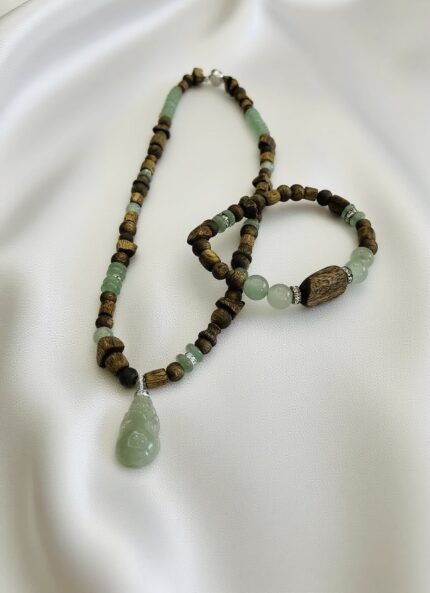 The Aesthetics of Agarwood-Jadeite Neckalce & Bracelet Set