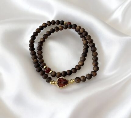 The Dainty 0.5cm Double-loop Kynam Agarwood Bracelet with Red Milarva Buddha