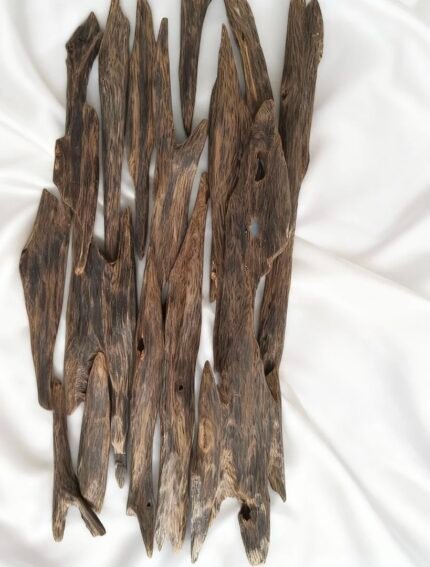 Kynam Agarwood Heartwood Oil Lumps